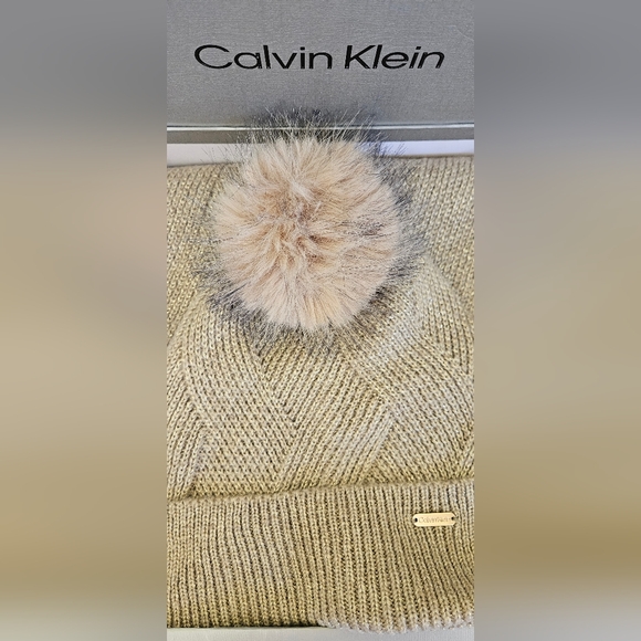Calvin Klein Knit Beanie with Pom Pom & Scarf Set NIB - Picture 7 of 8
